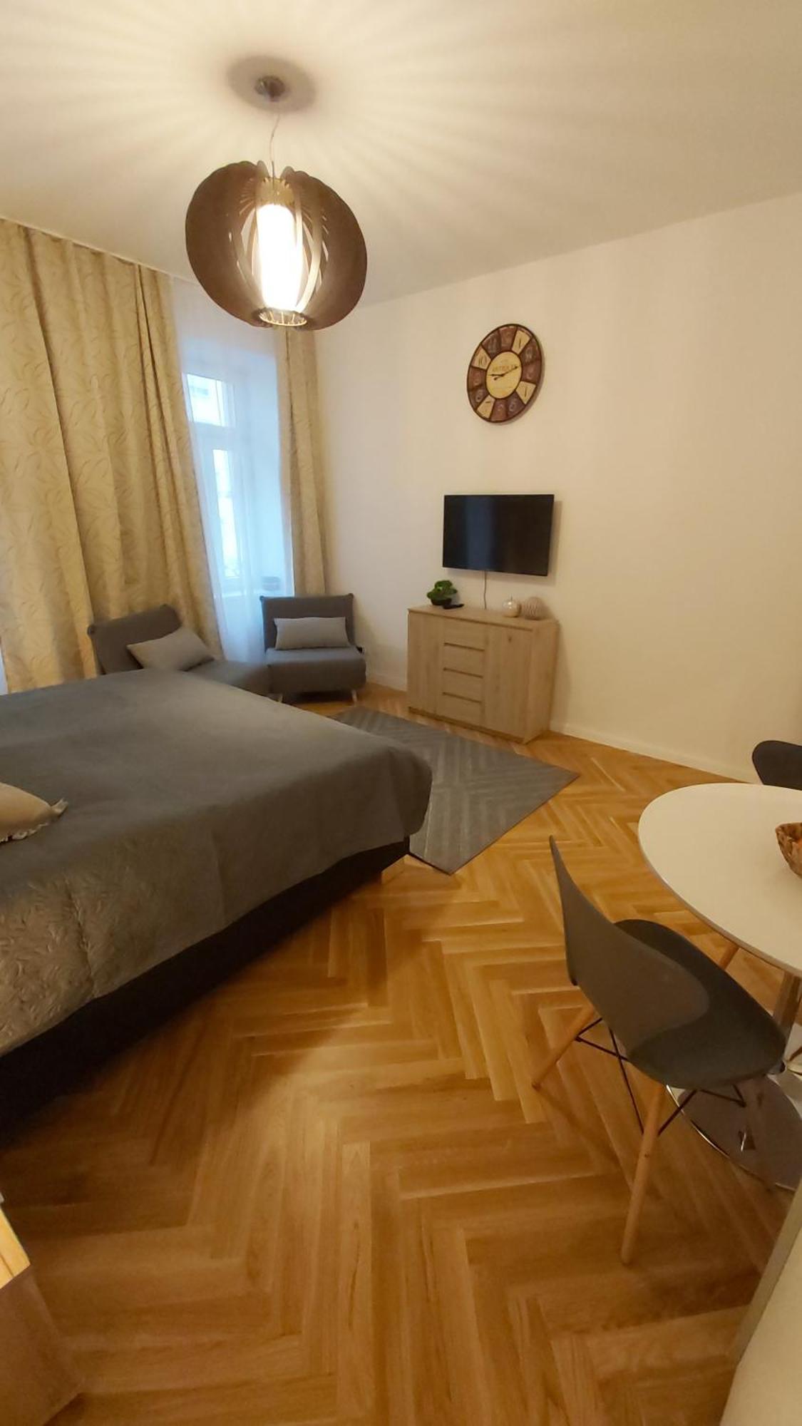 Angelika Apartments Виена Стая снимка